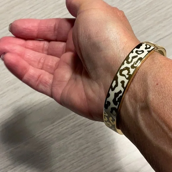 Kate Spade New York Changing Spots Hinge Bracelet Cream Gold- Rare - Picture 7 of 16